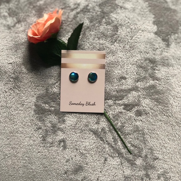 🧜🏻‍♀️ MERMAIDS STUDS 🧜🏻‍♀️ - Picture 3 of 3